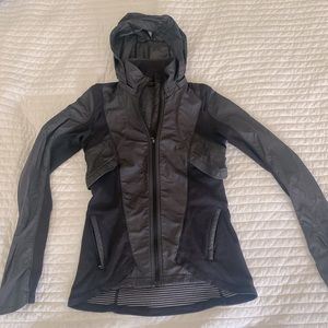 Lululemon black runners jacket size 4